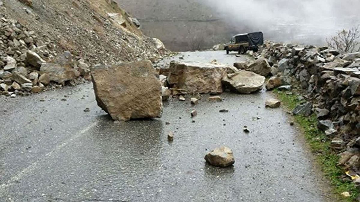 فاجعه بزرگ، ریزش مرگبار سنگ در محور هراز کشته گرفت/ جزئیات