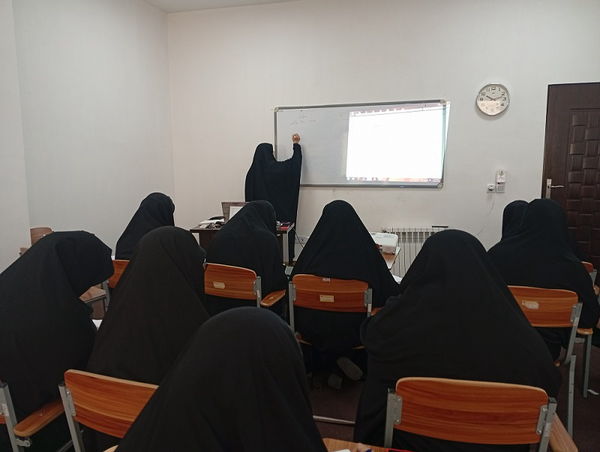 مدرسه علمیه ریحانه الرسول (س) نکا با هدف توانمندسازی طلاب و فارغ‌التحصیلان در تولید محتوای دینی و فرهنگی با کیفیت، کارگاه تخصصی «مقاله نویسی سئو محتوا» را برگزار کرد.