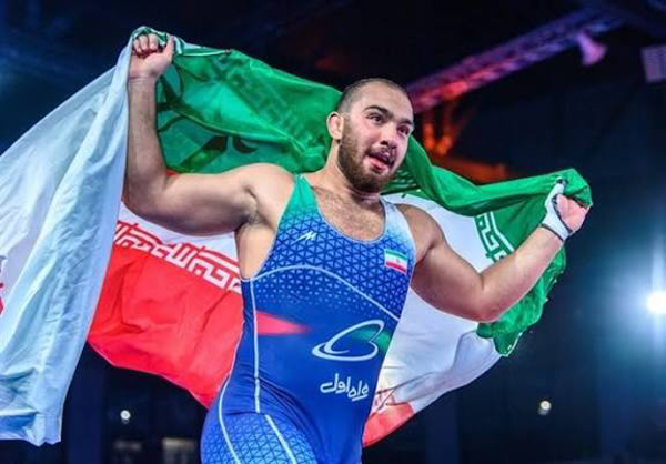 امیرحسین زارع قهرمان چندین دوره سنگین وزن کشتی المپیک و جهان امشب در دیدار نیمه نهایی مسابقات قهرمانی کشتی آزاد جهان با شکست حریف بحرینی فینالیست شد.