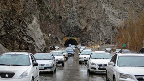 رئیس پلیس راه استان مازندران گفت: تردد خودروها در محورهای لغزنده شمال به‌صورت پرحجم برقرار است.