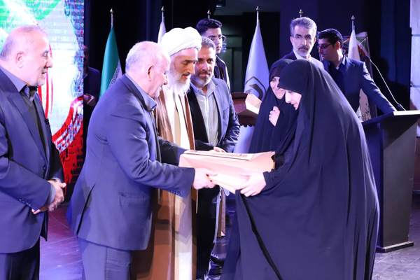 اهدا زمین به ۷۱۹ خانوار در همایش «جوانی جمعیت» مازندران