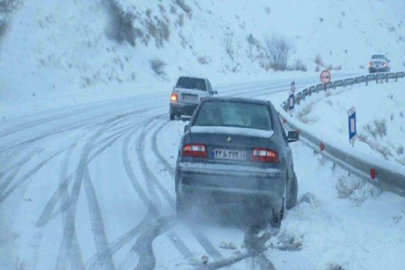 برفروبی ۸۰۶ کیلومتر از محور‌های کوهستانی مازندران