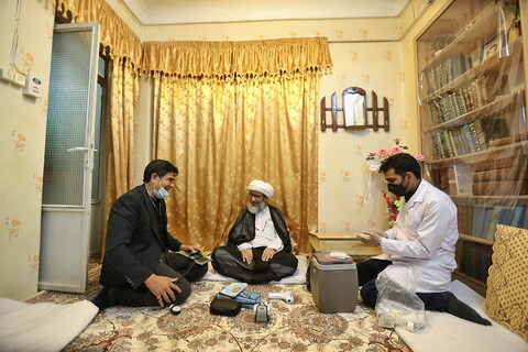 تصاویر/ تزریق واکسن کرونا به آیت الله سیفی مازندرانی