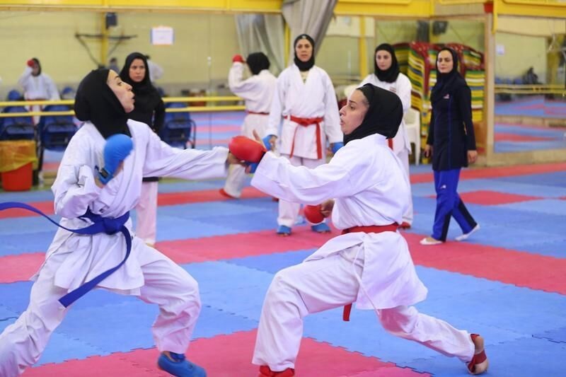 صدرنشینی زنان دانشگاه‌آزاد در سوپر لیگ کاراته