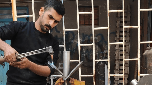 جوان مخترعی که به داد کشاورزان رسید
