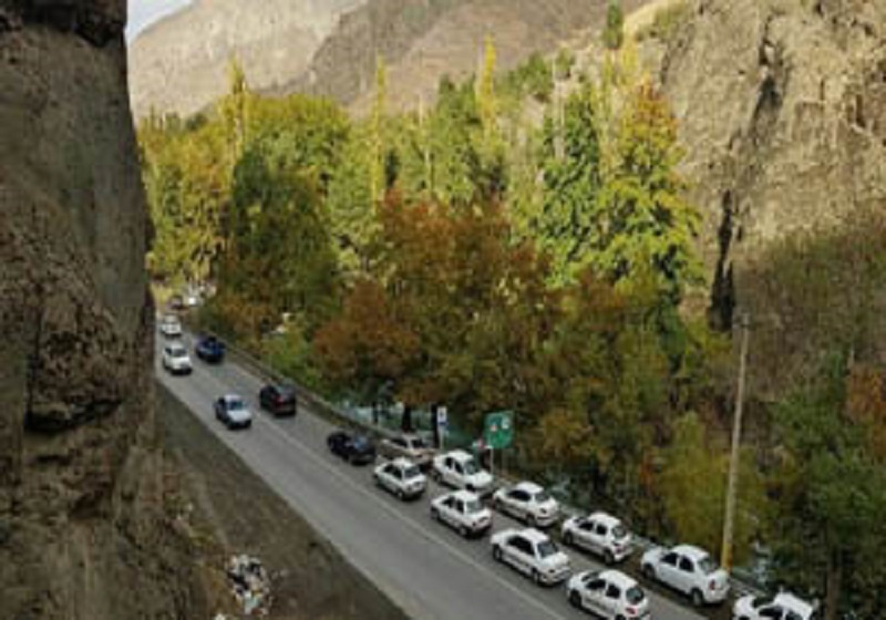 ترافیک سنگین در محور هراز/احتمال ریزش بهمن در محورهای کوهستانی