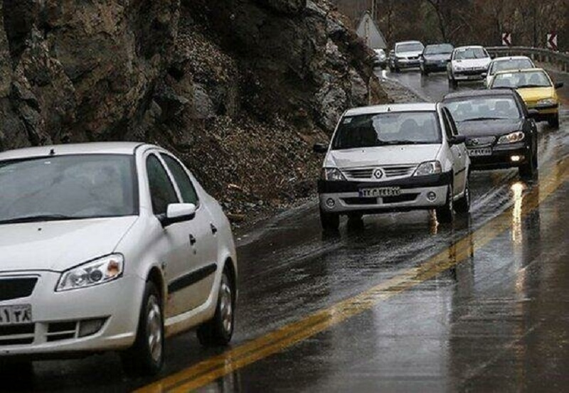 برق و باران در نیمی از جاده‌های کشور