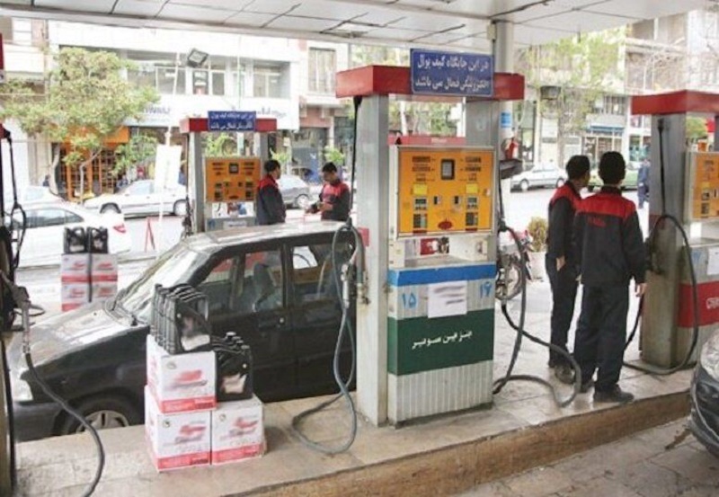 پرسنل پمپ بنزین ها در غرب مازندران ملزم به سوختگیری خودروها شدند