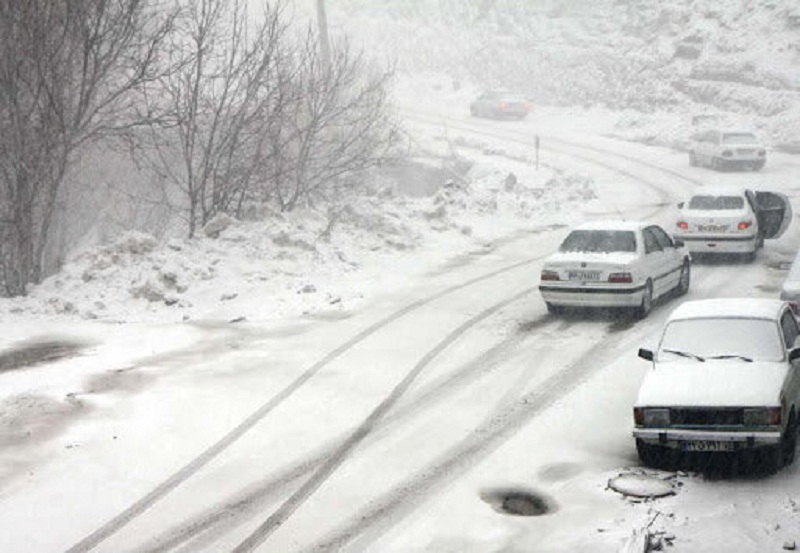 بارش نیم متری برف محور کیاسر را مسدود کرد | هراز و سوادکوه باز شد