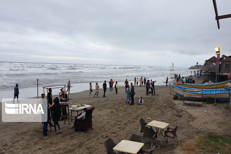 ارائه خدمات گردشگری در ساحل محمودآباد مازندران ممنوع شد