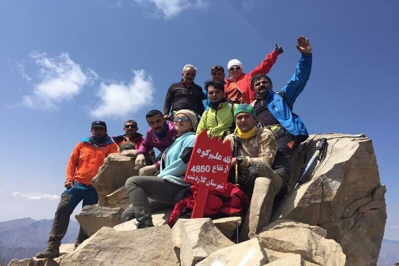 کوهنوردان مهابادی دومین قله بلند ایران را فتح کردند