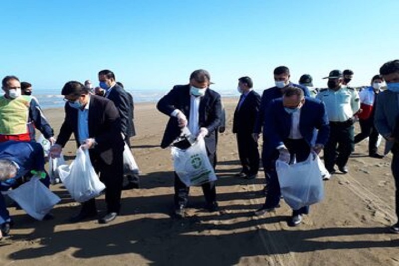 پاکسازی ساحل دریای خزر با حضور استاندار مازندران