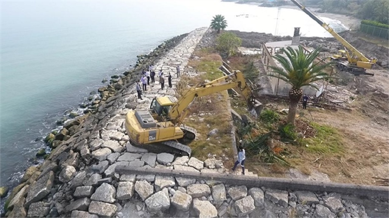 تخریب و جمع آوری ۵۰ سازه غیر مجاز در سواحل مازندران