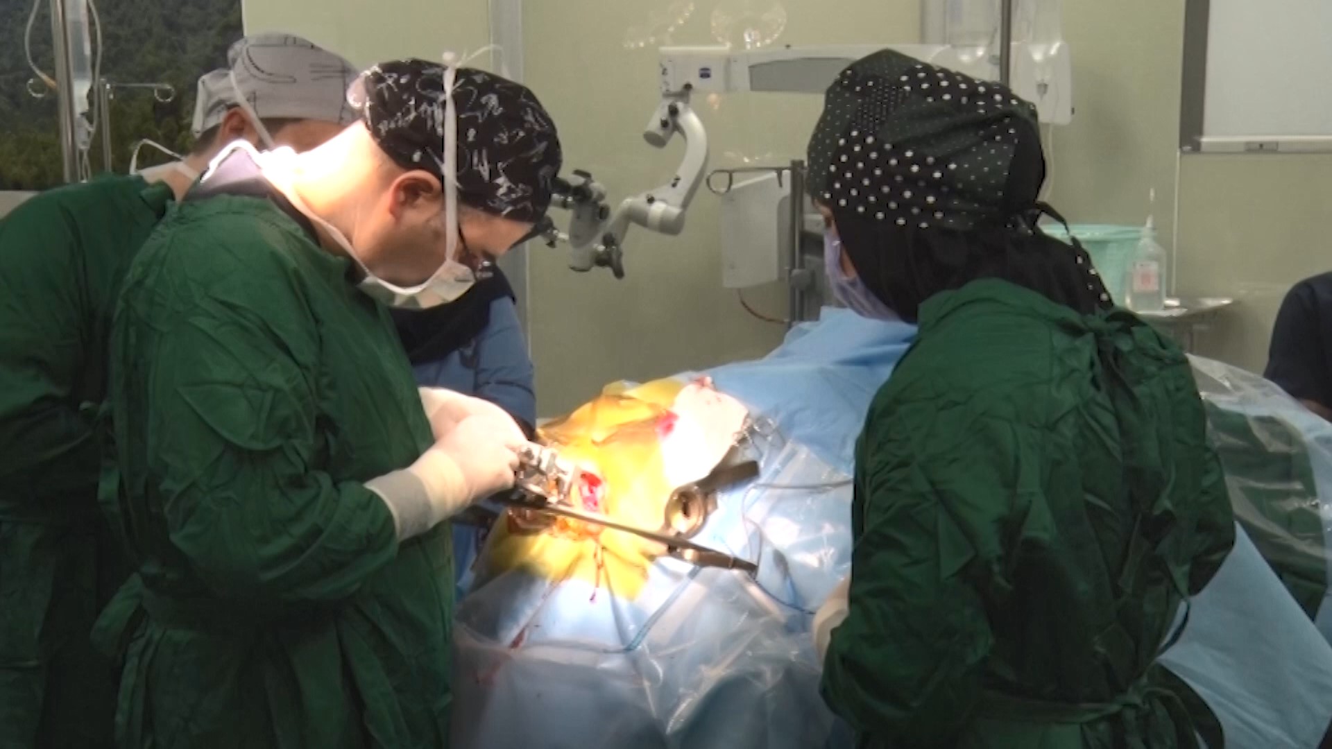 جراحی کاشت عمقی الکترود در مغز برای درمان پارکینسون